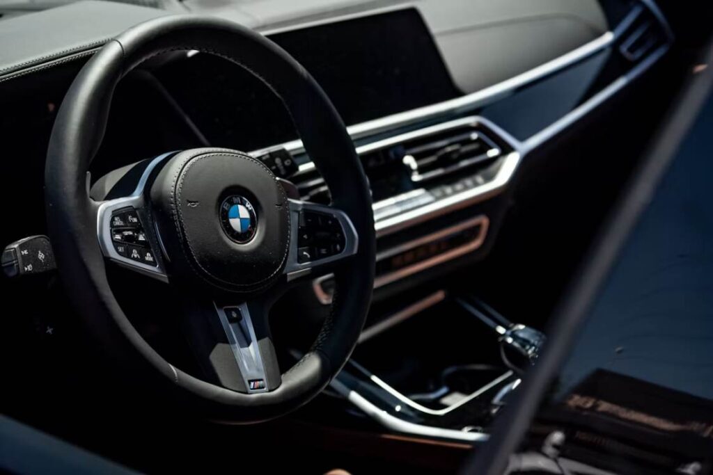 interieur-volant-bmw-luxe